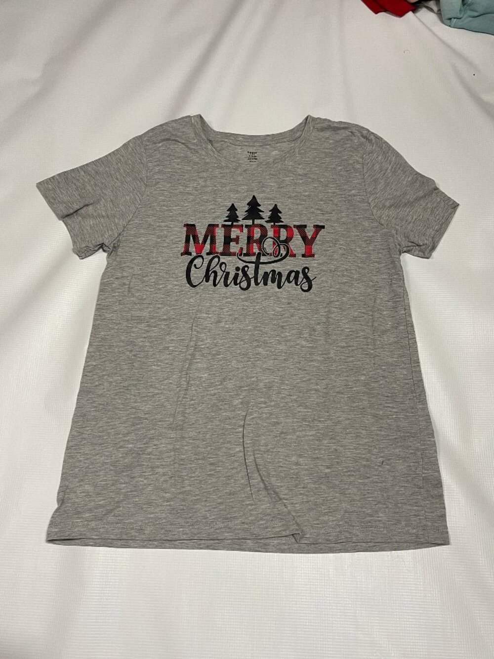 Holiday Time Women's Merry Christmas Tree Graphic Tee, Grey, Size M